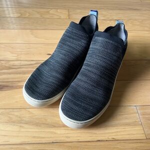 Rothy’s Chelsea Boots in Heathered Gray